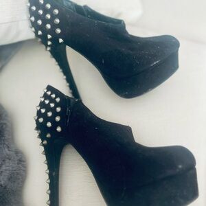 Hey Rockstars “You Look Gorgeous” Studded Black Platform short boot